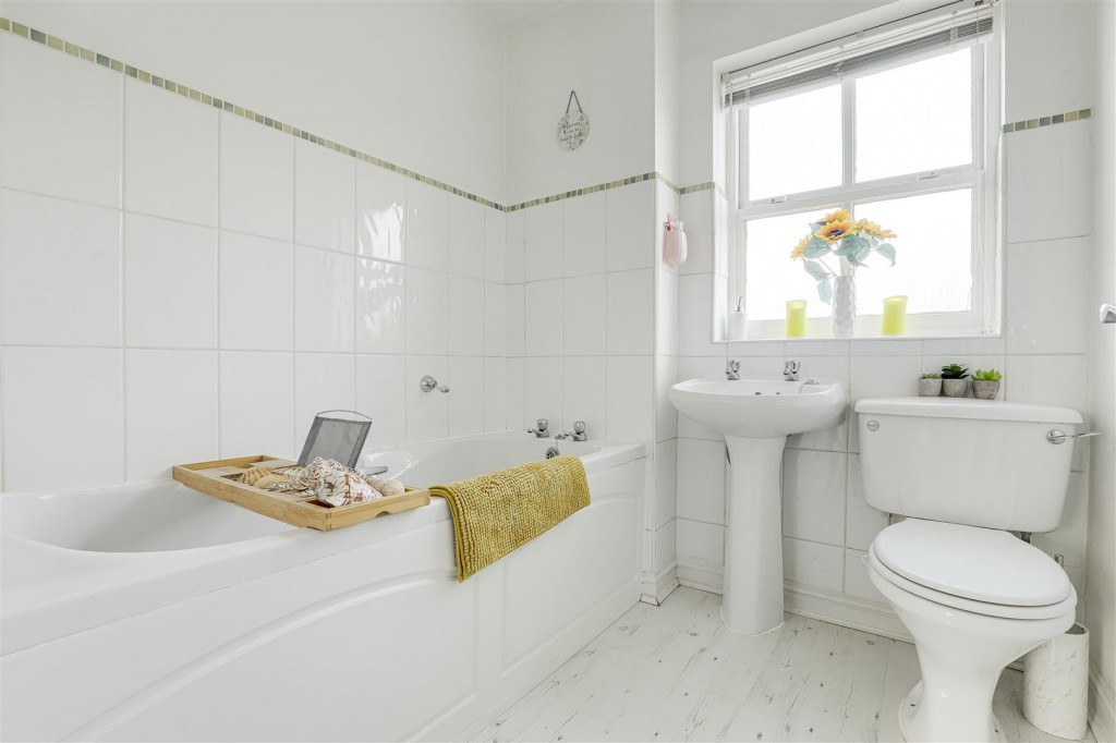 Gillercomb Close, West Bridgford, Nottinghamshire, NG2 6SE