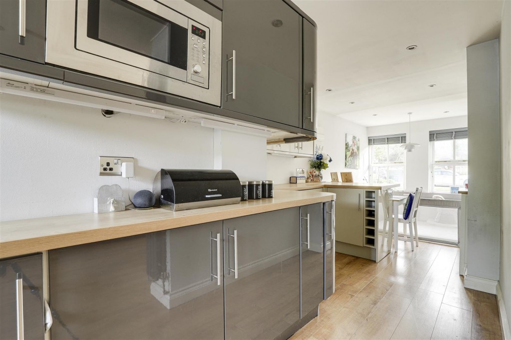 Gillercomb Close, West Bridgford, Nottinghamshire, NG2 6SE