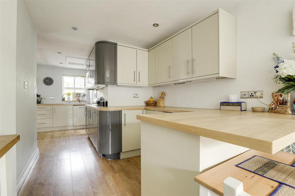 Gillercomb Close, West Bridgford, Nottinghamshire, NG2 6SE