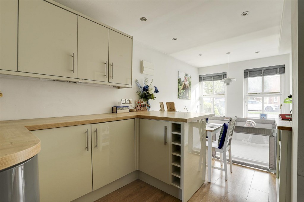 Gillercomb Close, West Bridgford, Nottinghamshire, NG2 6SE