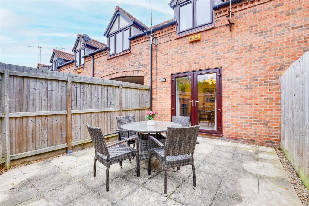 Old Lodge Drive, Nottingham, Nottinghamshire, NG5 3FQ