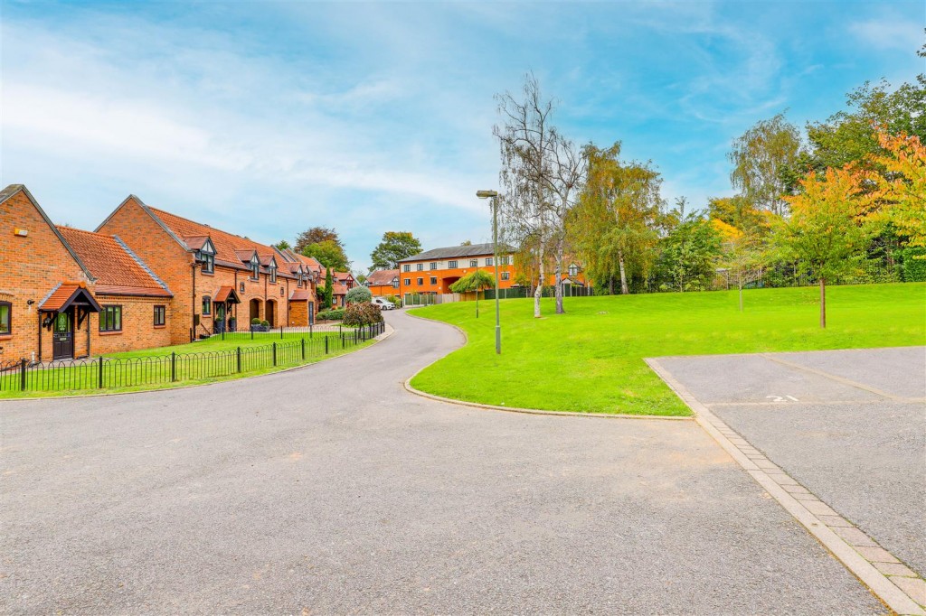 Old Lodge Drive, Nottingham, Nottinghamshire, NG5 3FQ