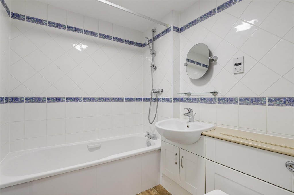 Old Lodge Drive, Nottingham, Nottinghamshire, NG5 3FQ