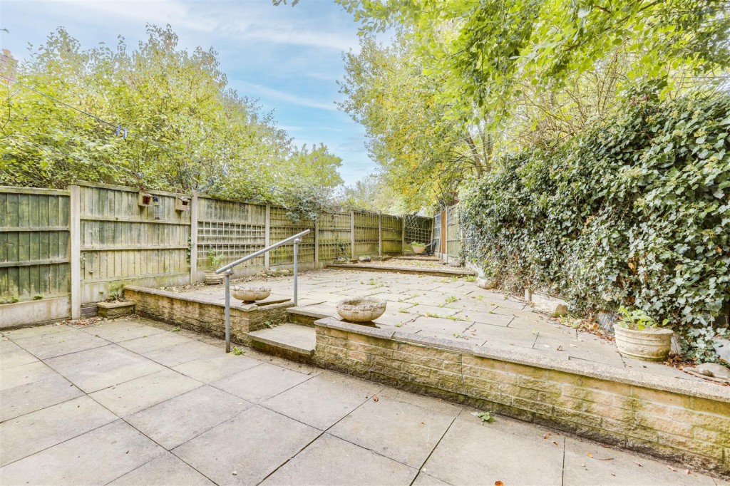 Barbara Square, Hucknall, Nottinghamshire, NG15 8AP