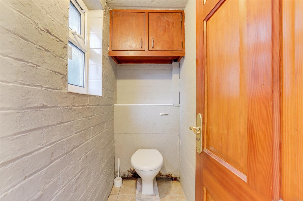 Barbara Square, Hucknall, Nottinghamshire, NG15 8AP