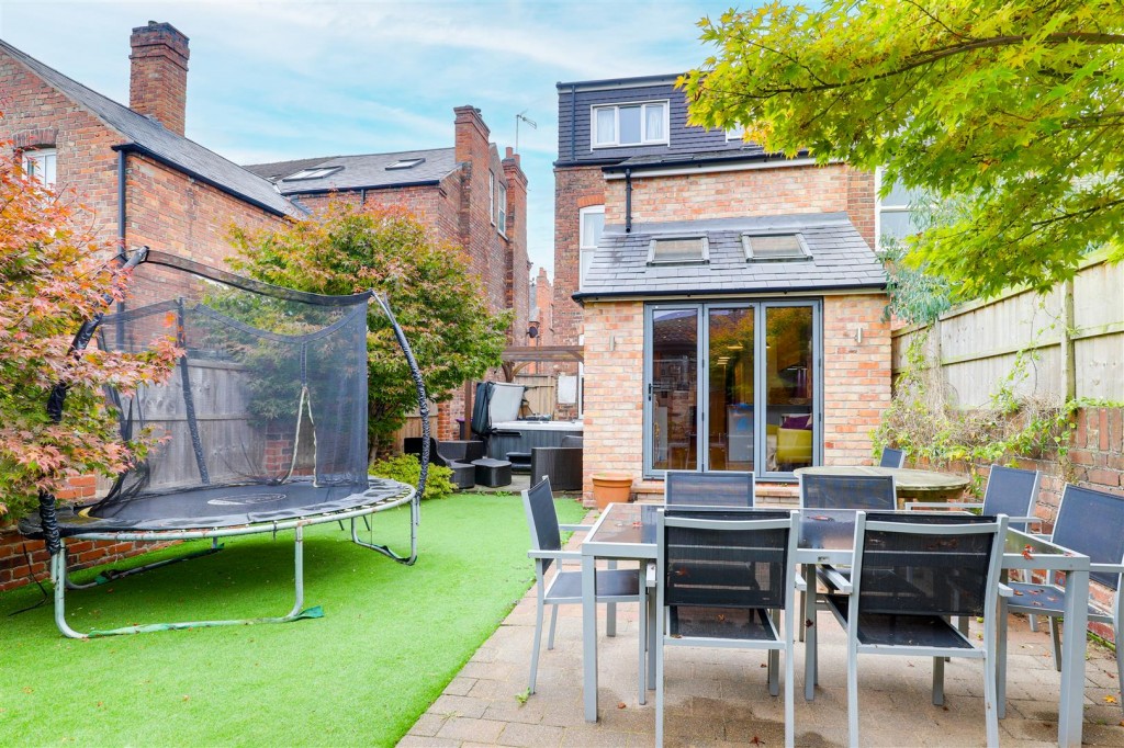 Stratford Road, West Bridgford, Nottinghamshire, NG2 6BA