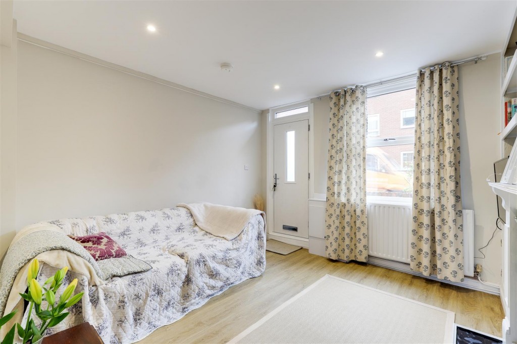 St. Albans Road, Arnold, Nottinghamshire, NG5 6JH