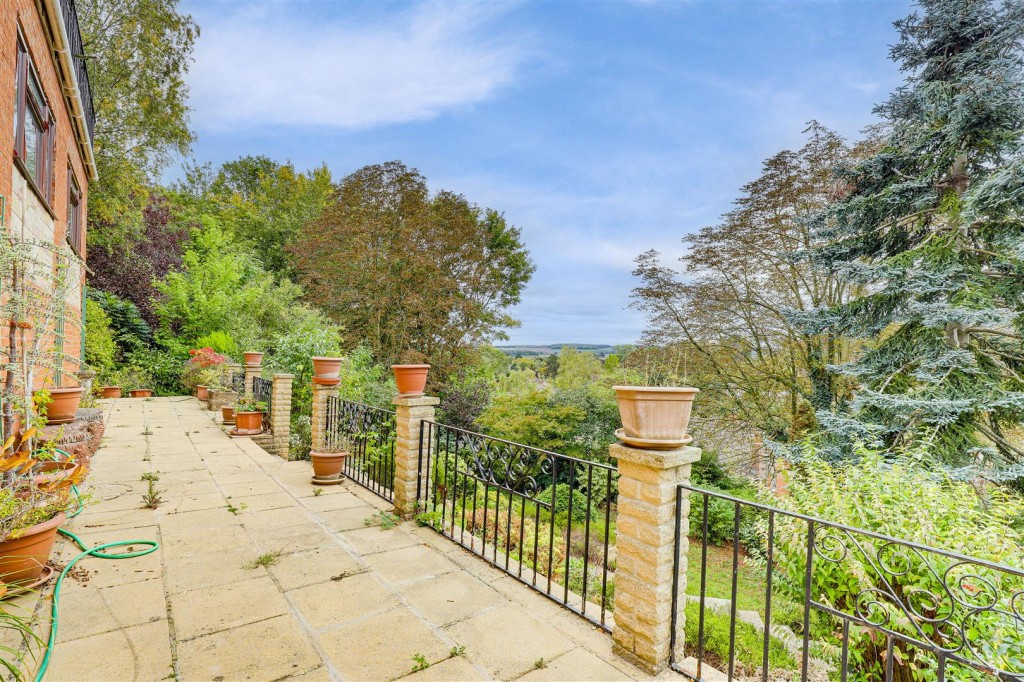 Foxhill Road, Burton Joyce, Nottinghamshire, NG14 5DB