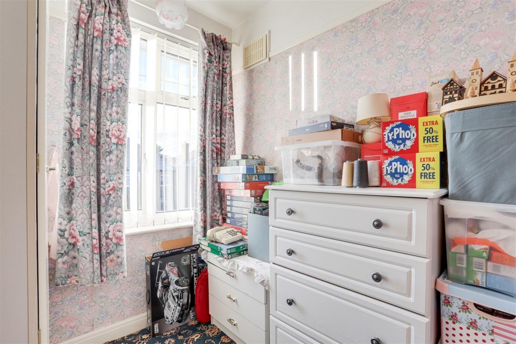 Prospect Road, Carlton, Nottinghamshire, NG4 1LX