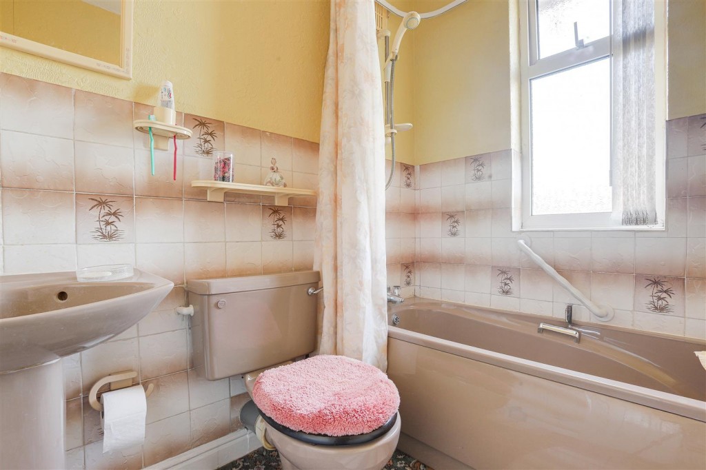 Prospect Road, Carlton, Nottinghamshire, NG4 1LX