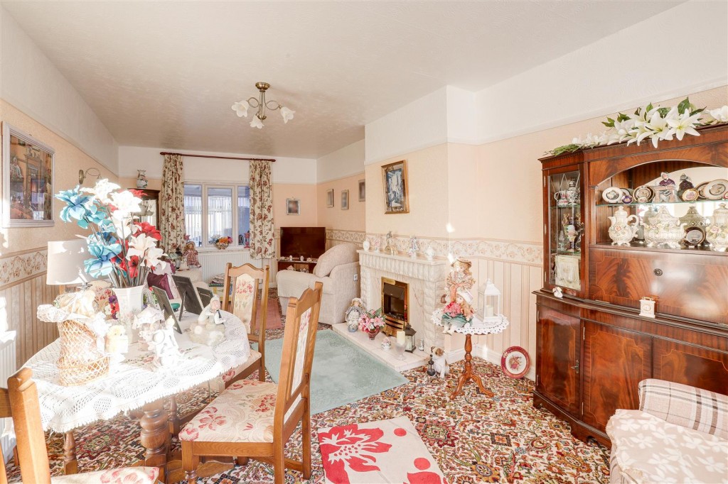 Prospect Road, Carlton, Nottinghamshire, NG4 1LX