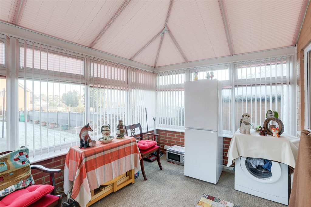 Prospect Road, Carlton, Nottinghamshire, NG4 1LX