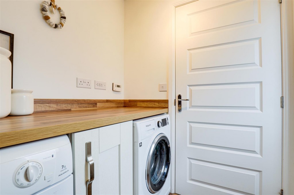 Ladybank Rise, Arnold, Nottinghamshire, NG5 8QG