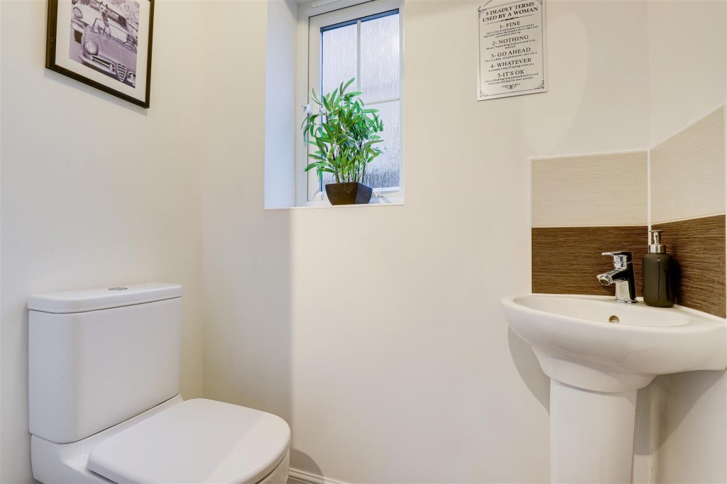 Ladybank Rise, Arnold, Nottinghamshire, NG5 8QG