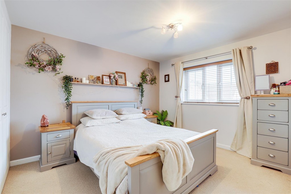 Ladybank Rise, Arnold, Nottinghamshire, NG5 8QG