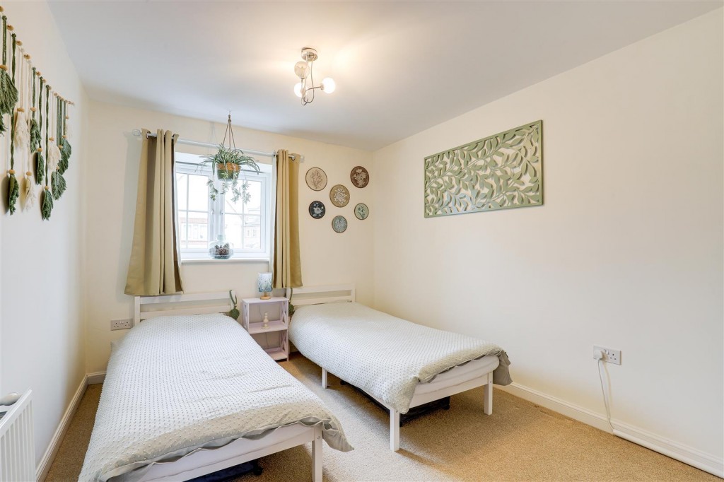 Ladybank Rise, Arnold, Nottinghamshire, NG5 8QG