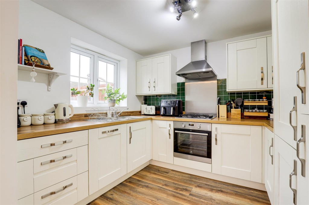 Ladybank Rise, Arnold, Nottinghamshire, NG5 8QG