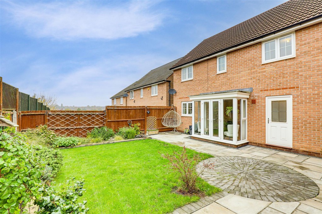 Ladybank Rise, Arnold, Nottinghamshire, NG5 8QG