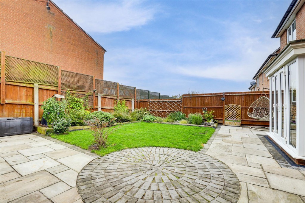 Ladybank Rise, Arnold, Nottinghamshire, NG5 8QG