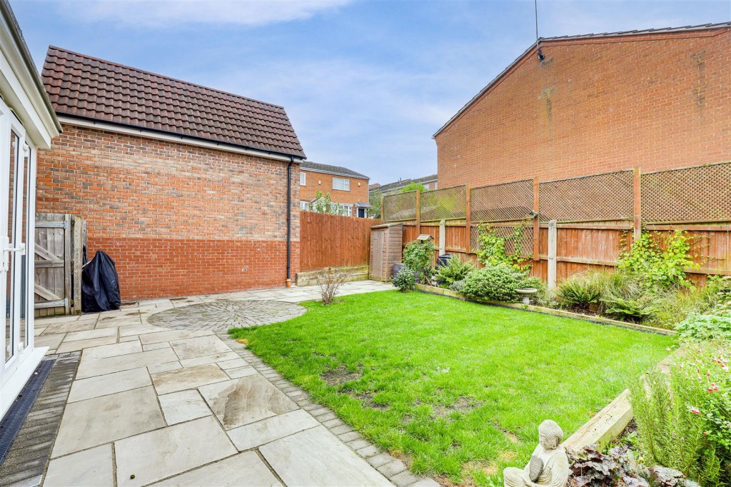 Ladybank Rise, Arnold, Nottinghamshire, NG5 8QG