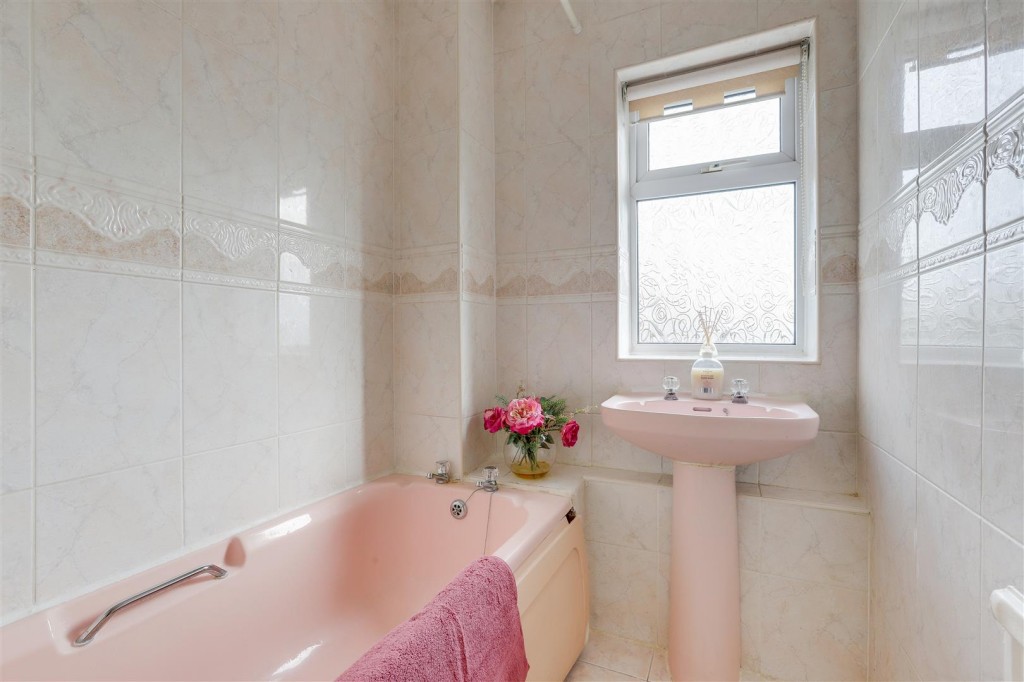 Mildenhall Crescent, Bestwood Park, Nottinghamshire, NG5 5RP