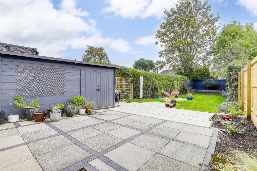 Victoria Road, Bunny, Nottinghamshire, NG11 6QF