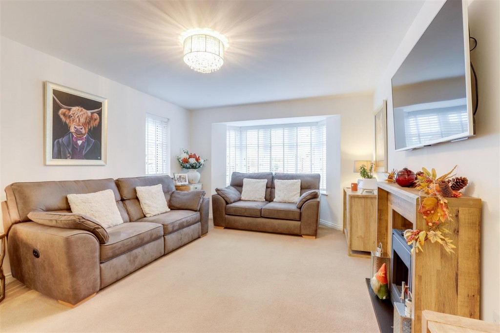 Canberra Crescent, Hucknall, Nottinghamshire, NG15 6WH