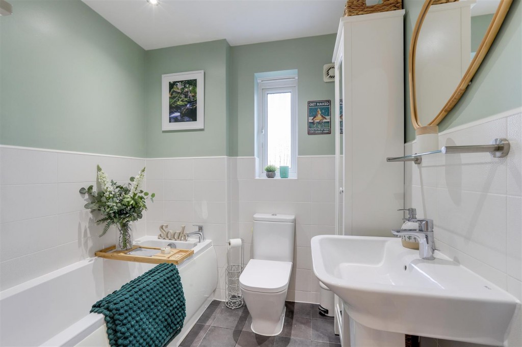 Canberra Crescent, Hucknall, Nottinghamshire, NG15 6WH