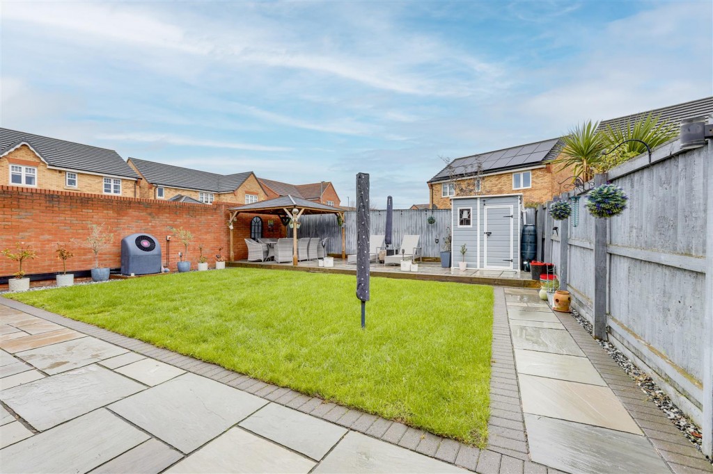 Canberra Crescent, Hucknall, Nottinghamshire, NG15 6WH