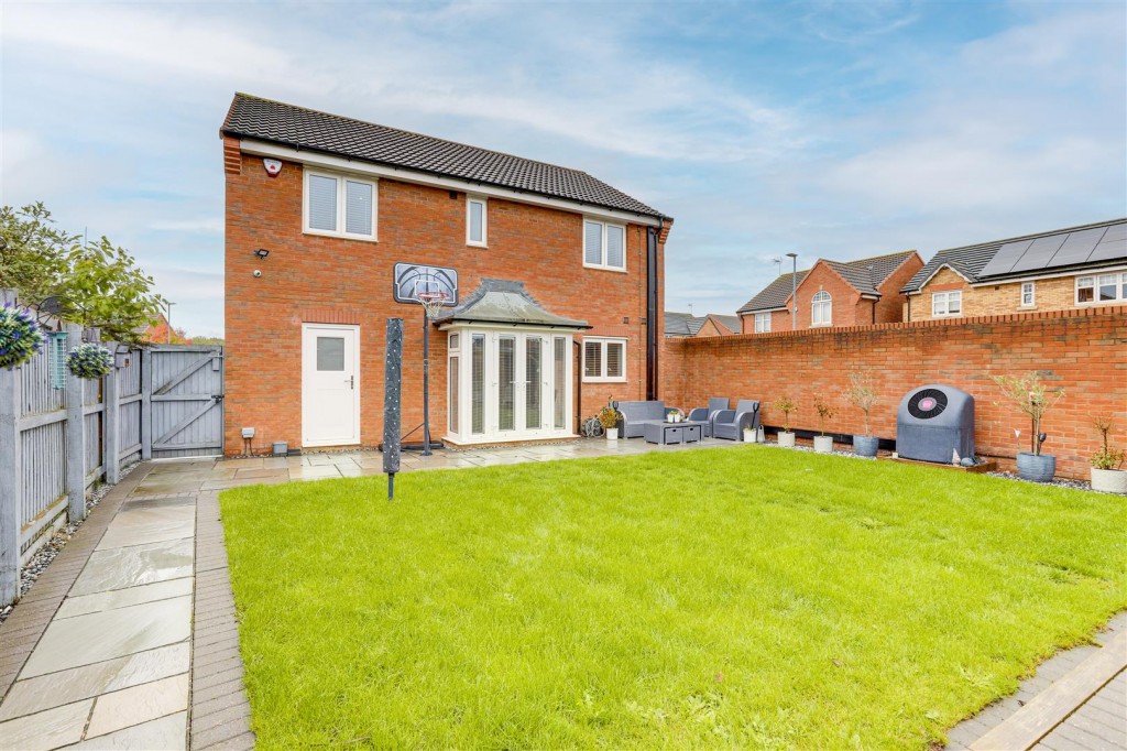 Canberra Crescent, Hucknall, Nottinghamshire, NG15 6WH