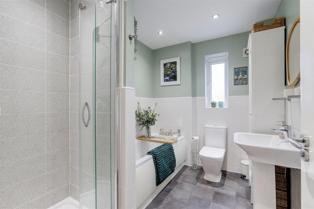 Canberra Crescent, Hucknall, Nottinghamshire, NG15 6WH