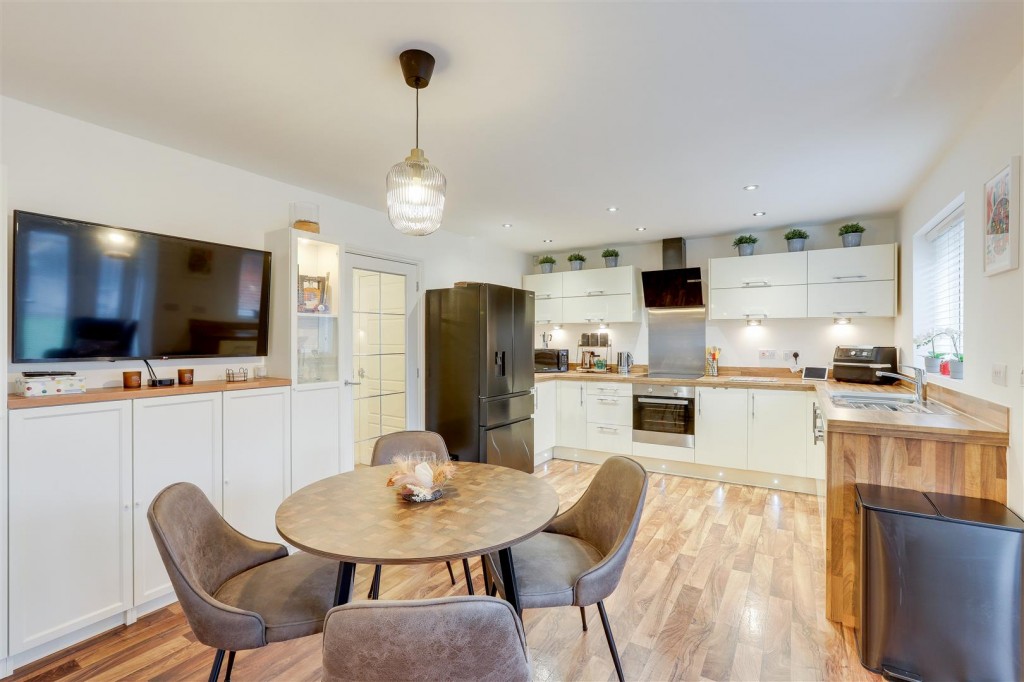 Canberra Crescent, Hucknall, Nottinghamshire, NG15 6WH