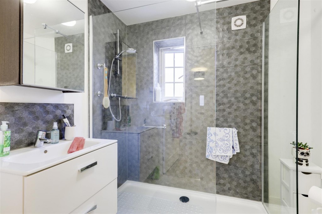 Hopkin Court, Mapperley Plains, Nottinghamshire, NG3 5SS