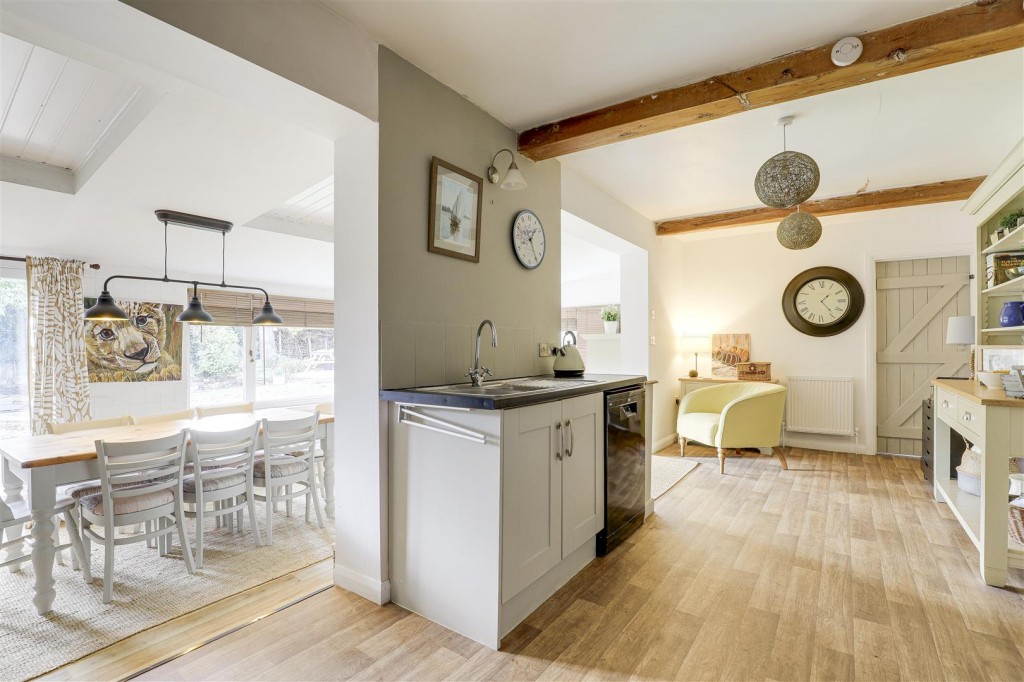 Brookside Avenue, East Leake, Loughborough, LE12 6PA