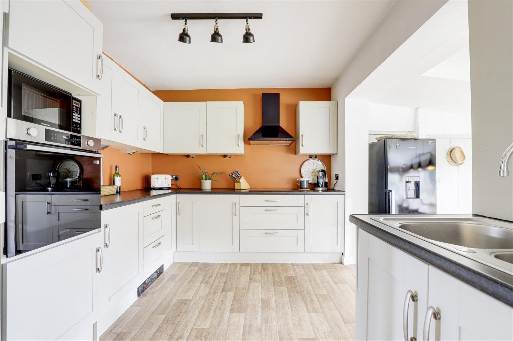 Brookside Avenue, East Leake, Loughborough, LE12 6PA