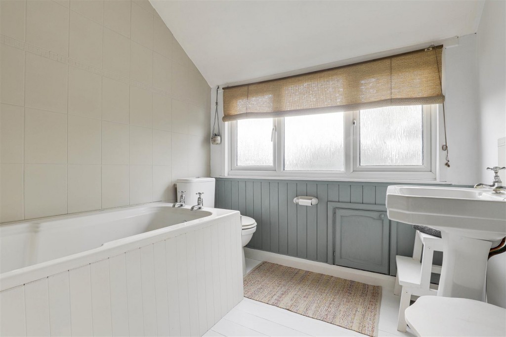 Brookside Avenue, East Leake, Loughborough, LE12 6PA