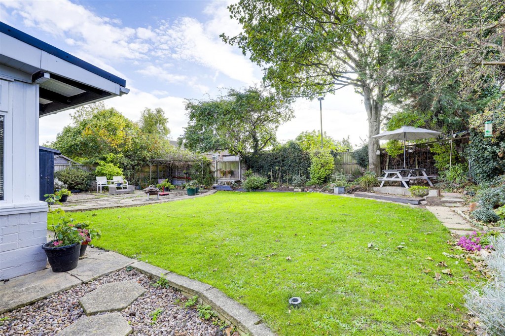 Brookside Avenue, East Leake, Loughborough, LE12 6PA