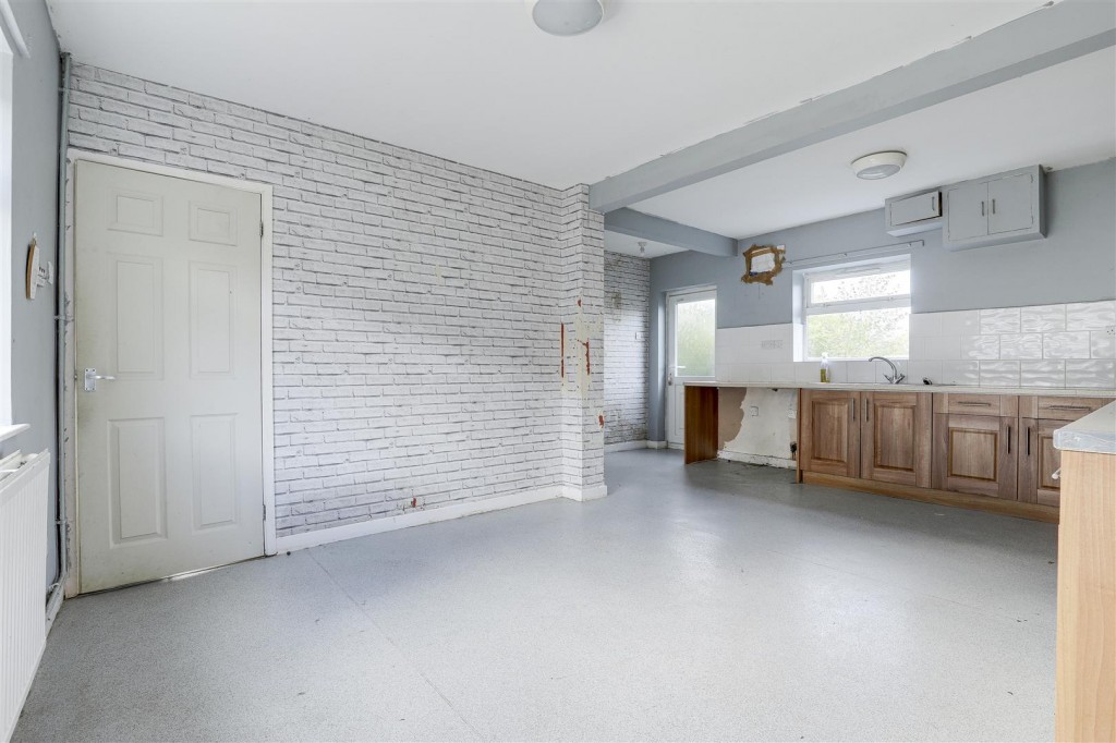 Forest Road, Clipstone Village, Mansfield, Nottinghamshire, NG21 9DU