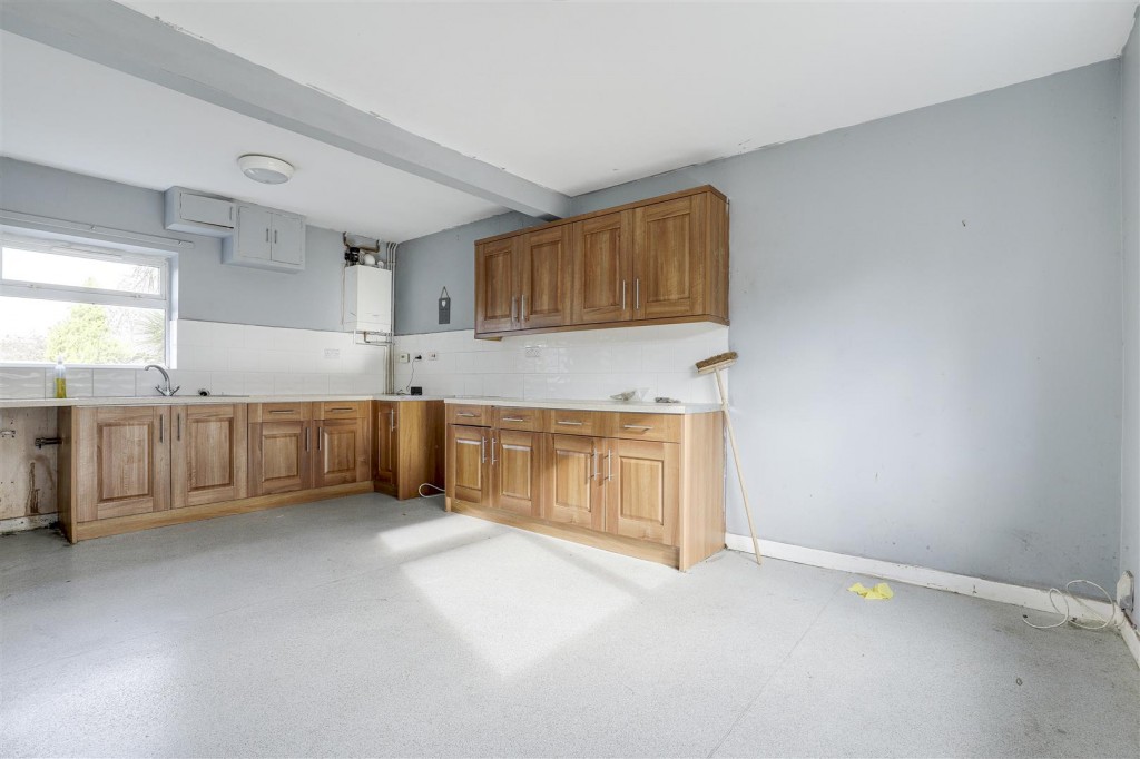 Forest Road, Clipstone Village, Mansfield, Nottinghamshire, NG21 9DU