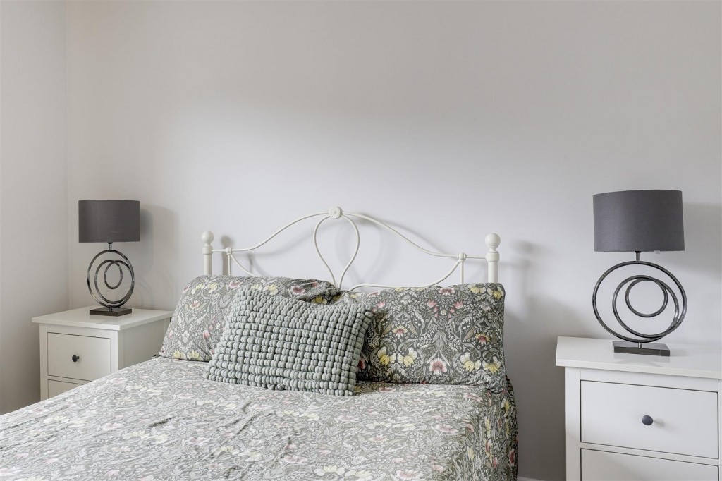 Bunting Close, Ilkeston, Derbyshire, DE7 4JE