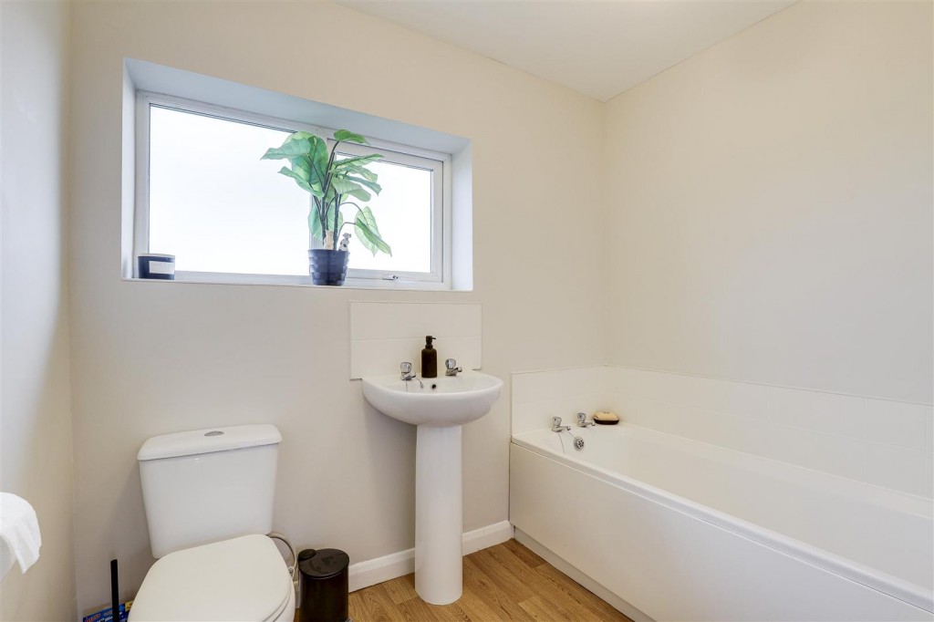 Bunting Close, Ilkeston, Derbyshire, DE7 4JE