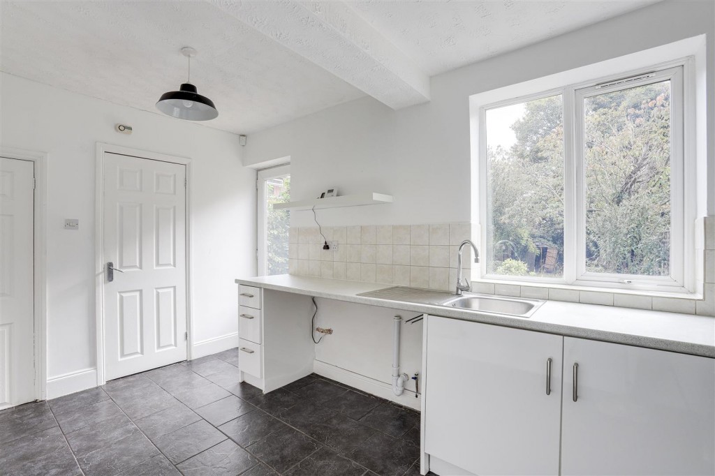 Manville Close, Beechdale, Nottinghamshire, NG8 3LP