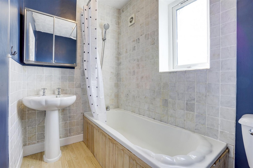 Manville Close, Beechdale, Nottinghamshire, NG8 3LP