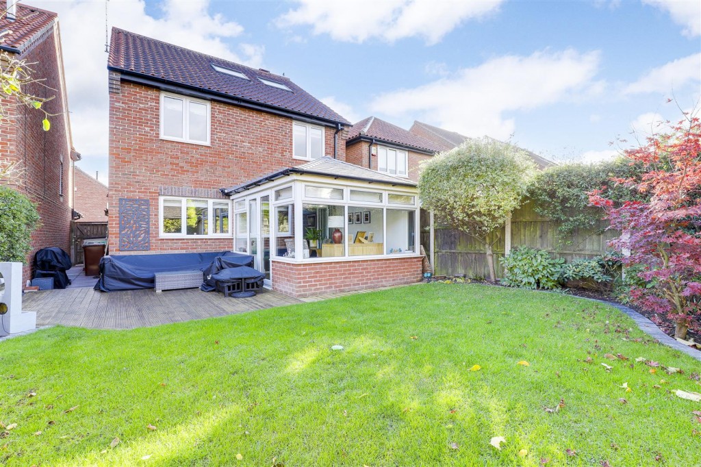 Barn Close, Nottingham, Nottinghamshire, NG6 7EA