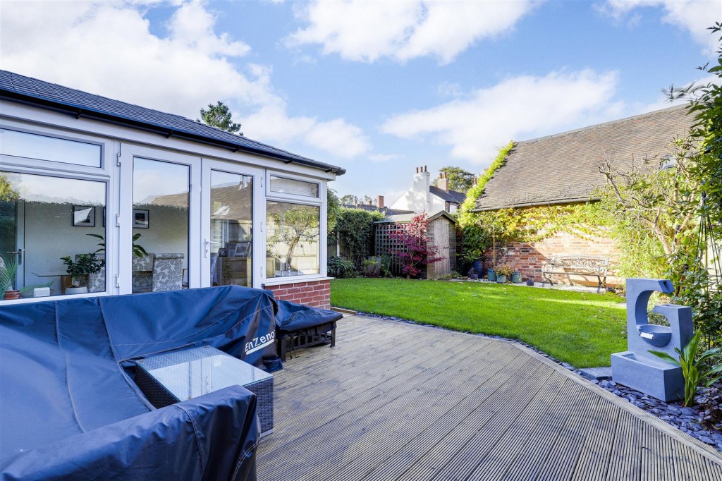 Barn Close, Nottingham, Nottinghamshire, NG6 7EA