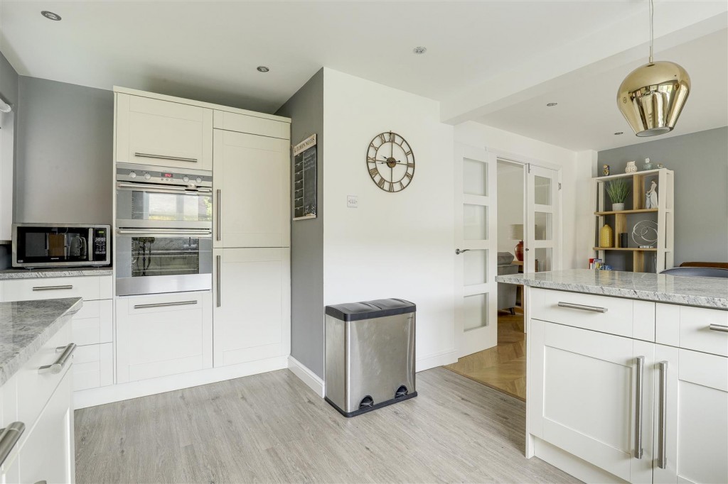 Barn Close, Nottingham, Nottinghamshire, NG6 7EA