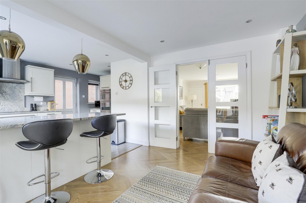 Barn Close, Nottingham, Nottinghamshire, NG6 7EA