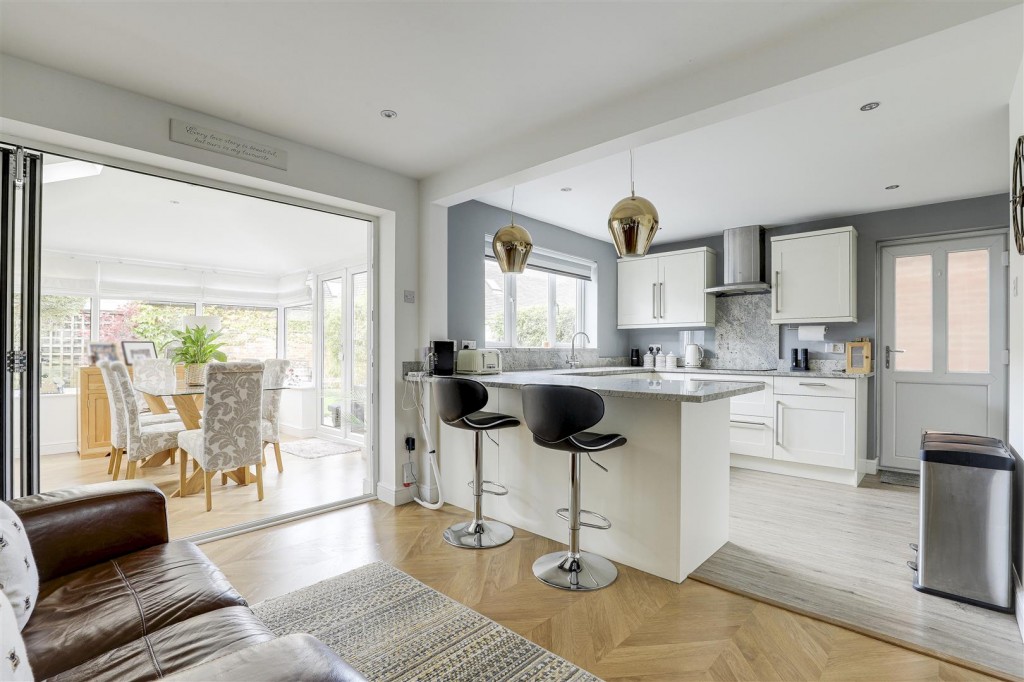 Barn Close, Nottingham, Nottinghamshire, NG6 7EA