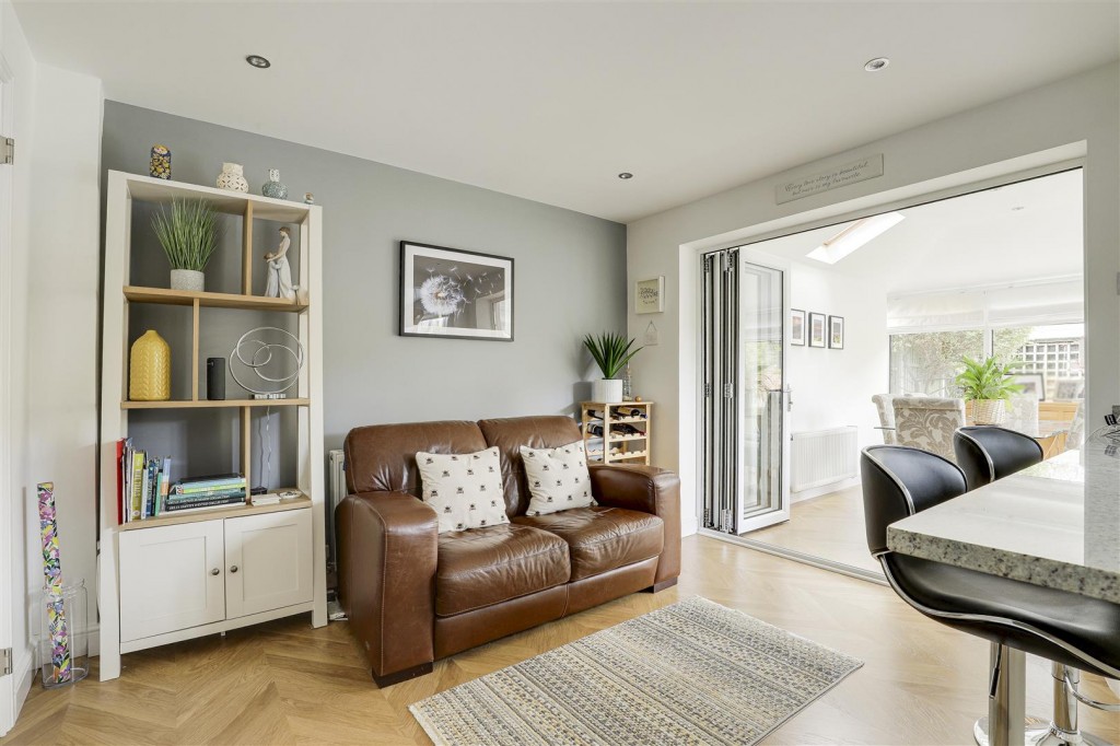 Barn Close, Nottingham, Nottinghamshire, NG6 7EA