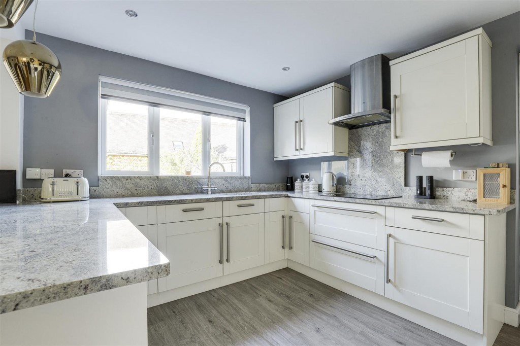 Barn Close, Nottingham, Nottinghamshire, NG6 7EA